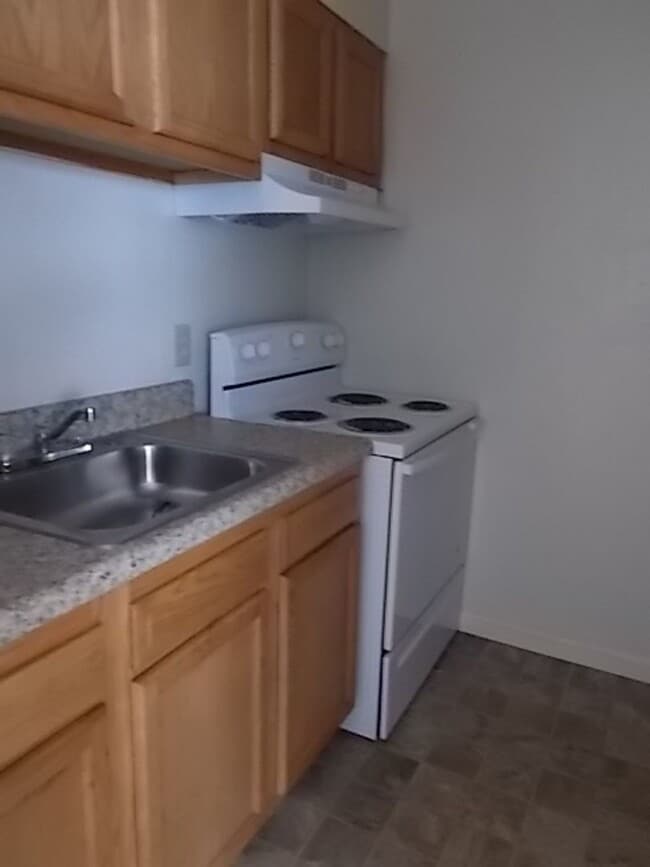 Building Photo - 2BR 1 BA
