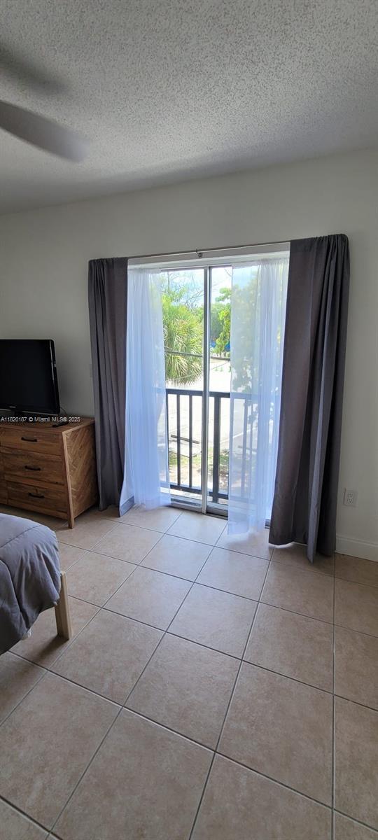 Foto del edificio - 8425 Harding Ave