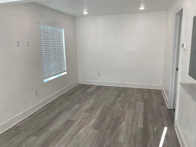 Building Photo - 1415 Bennett Ave