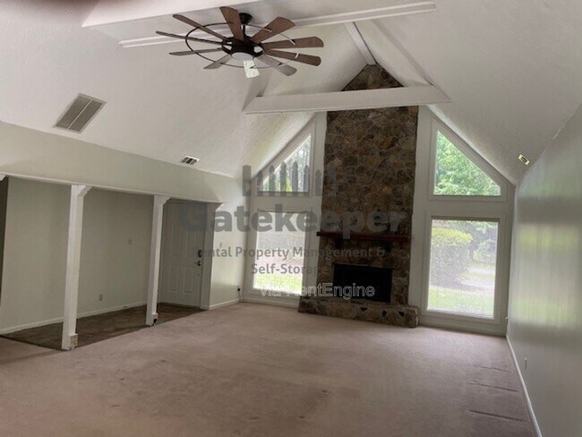 Building Photo - 100 Sandown Dr