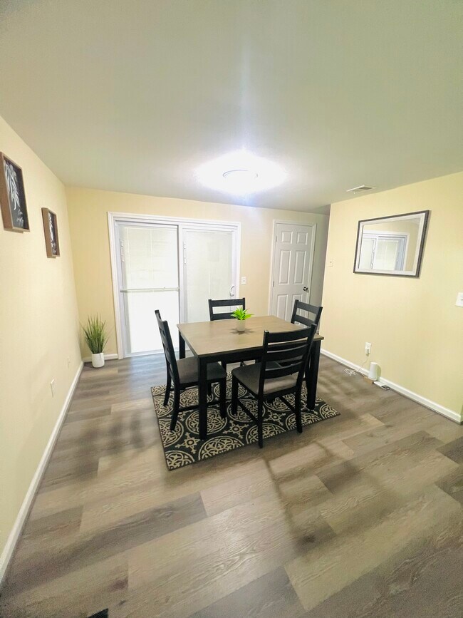 Comedor - 6208 S Elberon St
