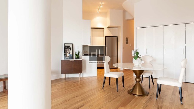 Building Photo - Prime West Village Luxury 1 Bed 1 Bath Apt