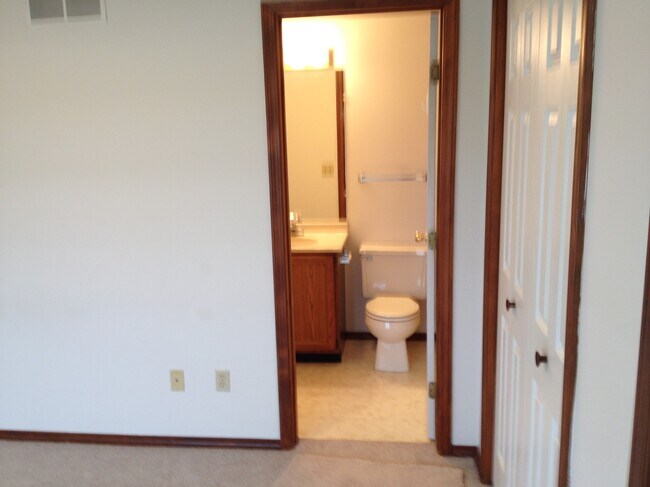 Building Photo - 1227 Beacon Hill Ct
