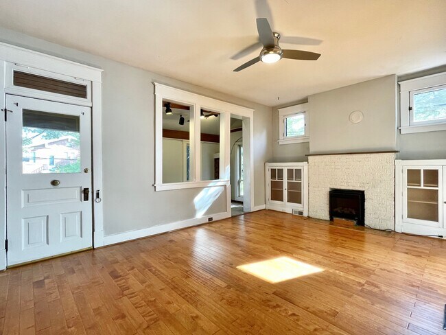 Building Photo - 2407 Bellevue Ave