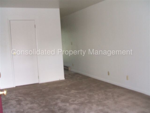 Building Photo - 1198 Windsor Dr