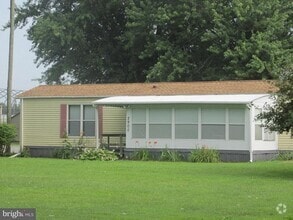 Building Photo - 2900 Central Rd