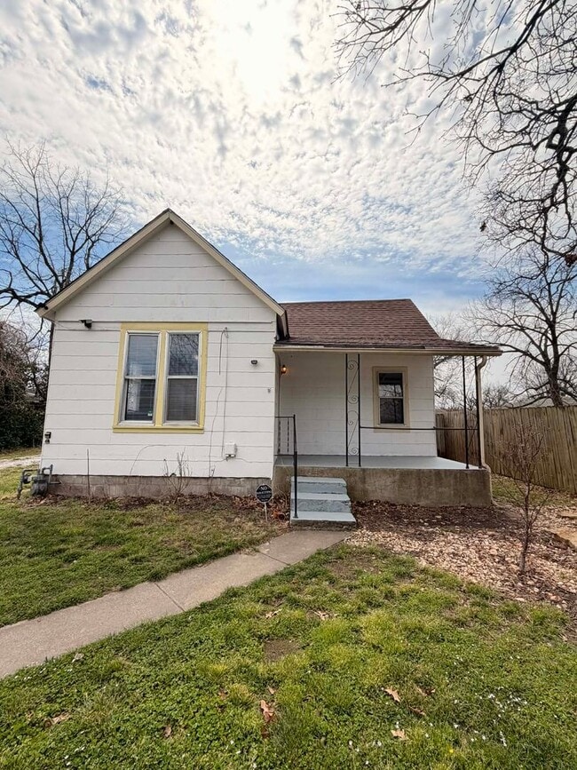 Building Photo - 408 E 41st St