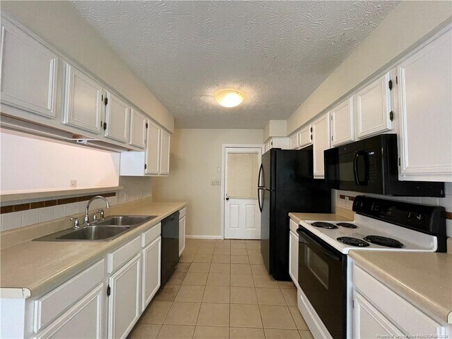 Foto del edificio - 6124 Garden Ct