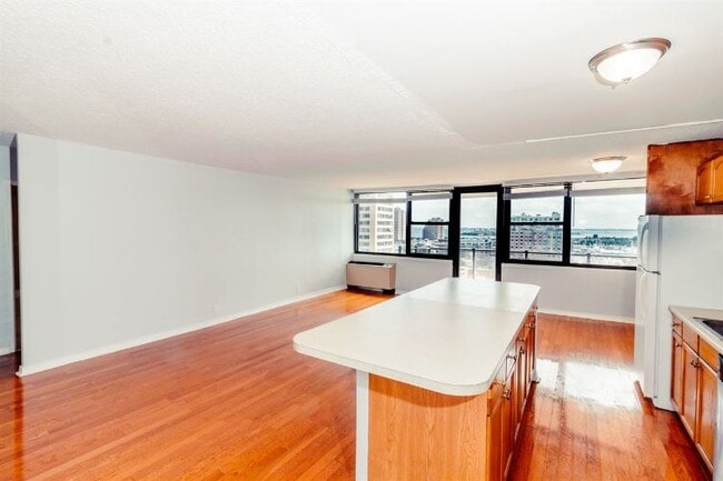Building Photo - 280 Marin Blvd