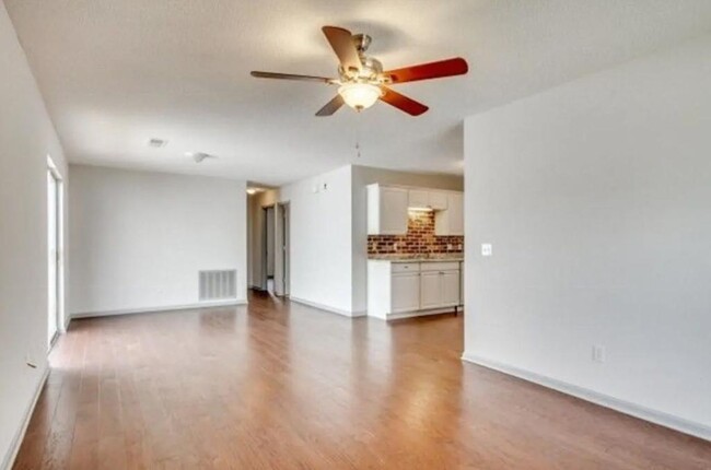Building Photo - 1105 Mockingbird Ln