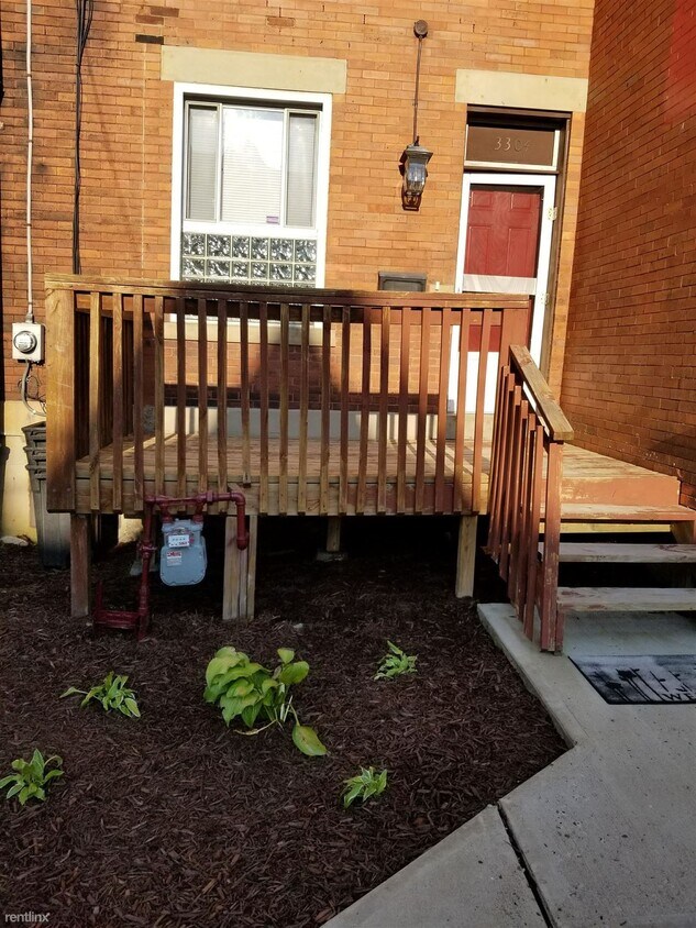 Primary Photo - 5 br, 2 bath House - South Oakland Spaciou...