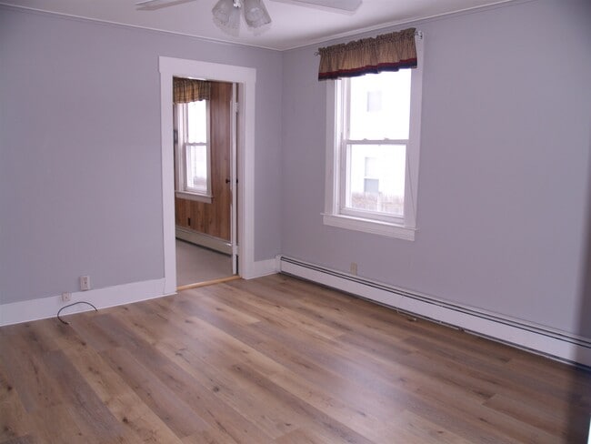 Building Photo - 208 Mast Rd