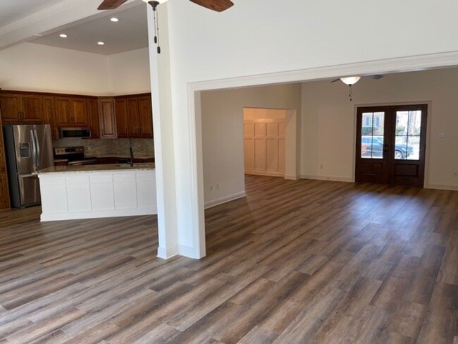 Building Photo - 3 BD 2 BA Magnolia Bayou Subdivision in Oc...