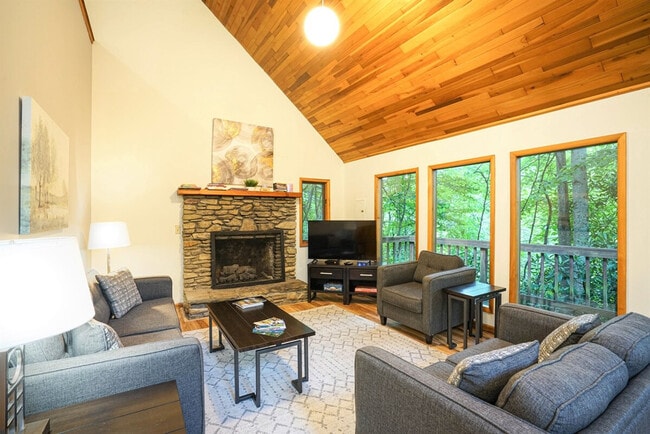 Building Photo - 224 Faulkner Rd