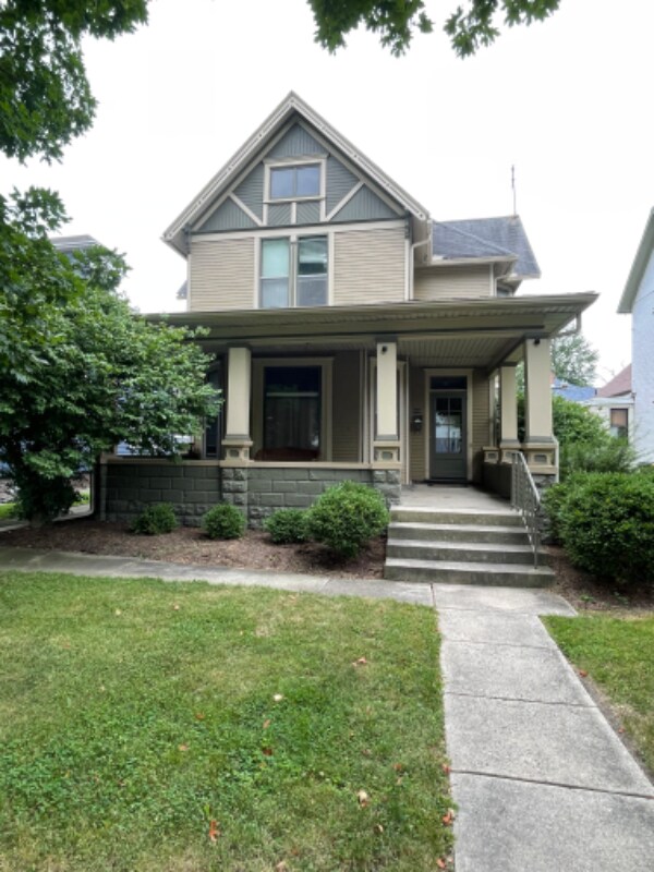 Primary Photo - 806 Columbia Ave