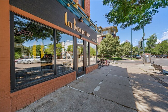 Building Photo - Uptown condo available immediately