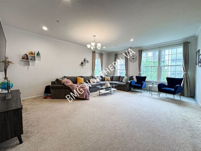 Building Photo - 3190 Yeager Dr