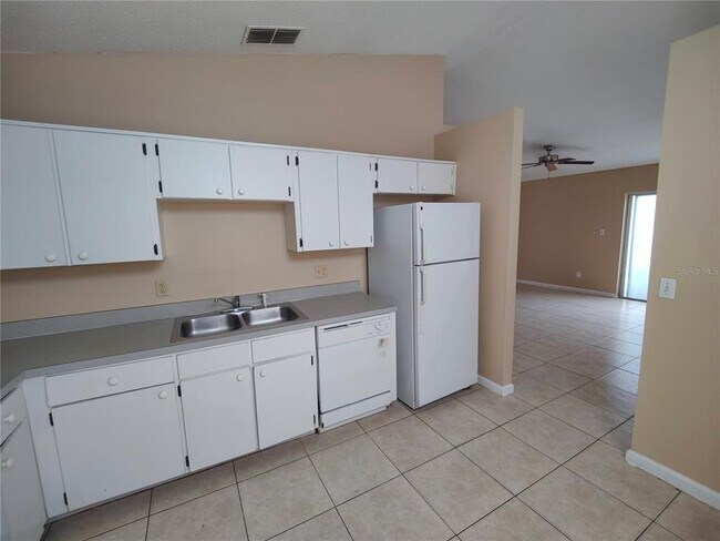 Building Photo - 2435 Harbor Town Dr