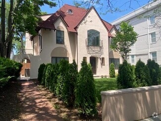 Building Photo - 206 Waterman St