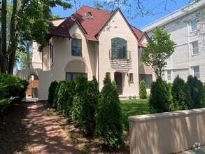 Building Photo - 206 Waterman St