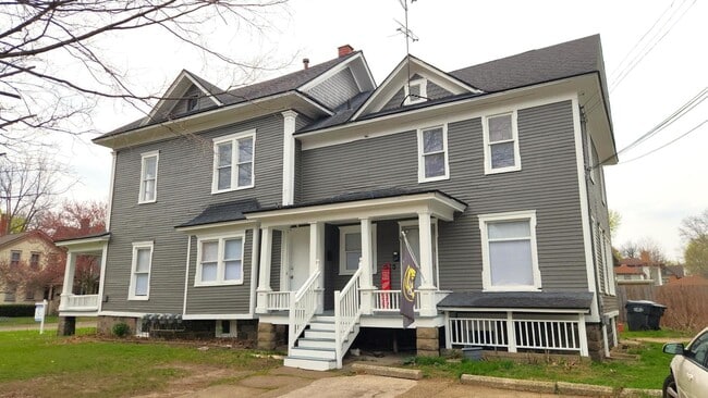 Building Photo - 320 W Vine St