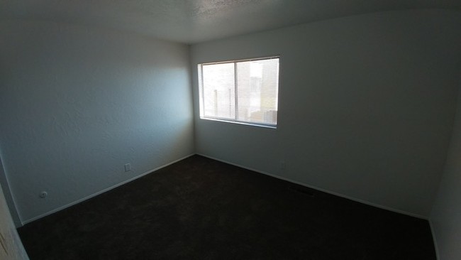 Building Photo - Lomas Townhouse Apartments! 2 Bedroom 1 Bath