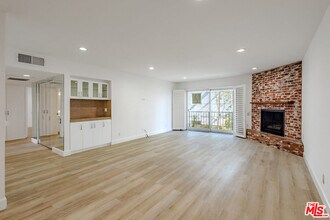 Building Photo - 2385 Roscomare Rd
