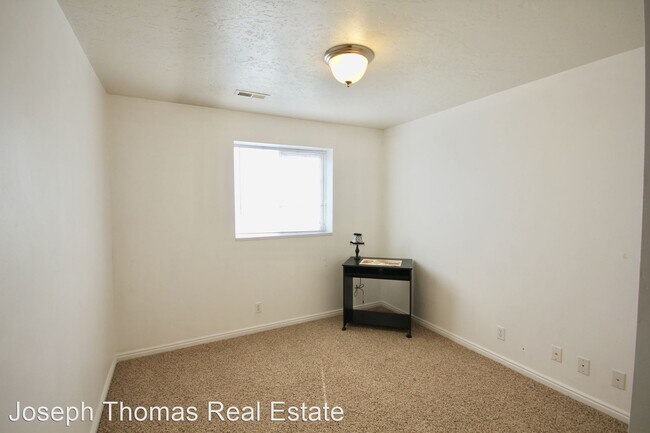 Foto del edificio - 2 br, 1 bath House - 343 W 300 N #5