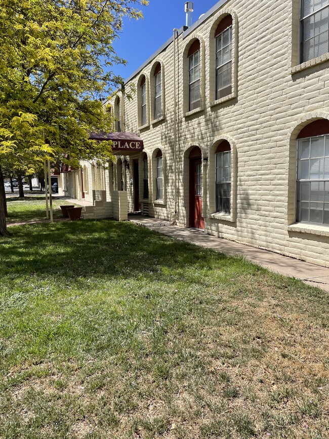 front building - Paramount Place Apartments