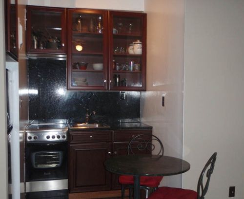 Building Photo - 216 E 91st St