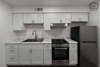 Building Photo - 1325 N 48th St