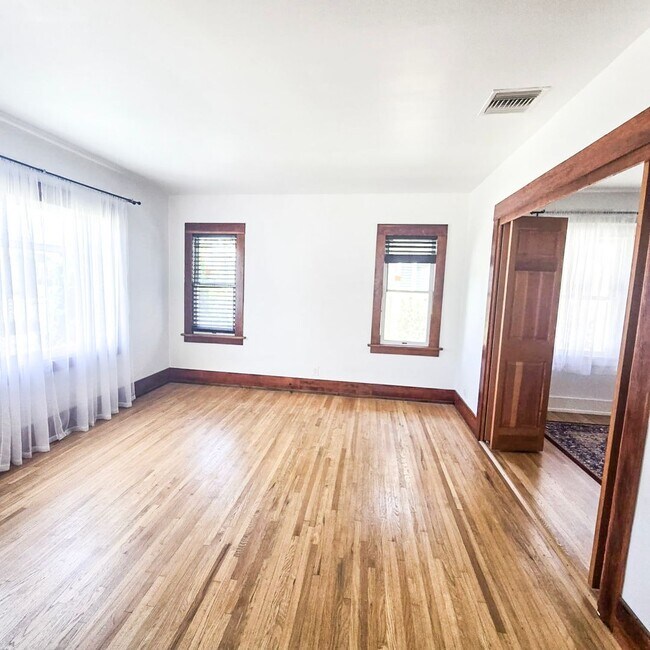 Foto del edificio - Grand Ave Property