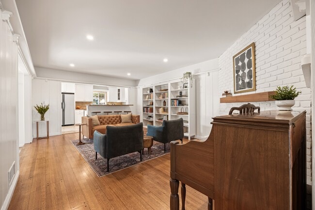 Photo - 2510 Santiago St House