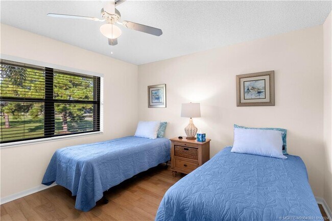 Foto del edificio - 4885 SE Capstan Ave