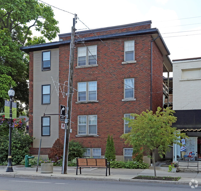 Photo du bâtiment - University Court Apartments