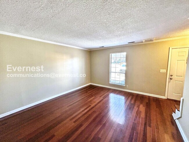 Foto del edificio - 2 Bed/2.5 Bath Townhome with Modern Amenities / Pet-Friendly / Available Now!