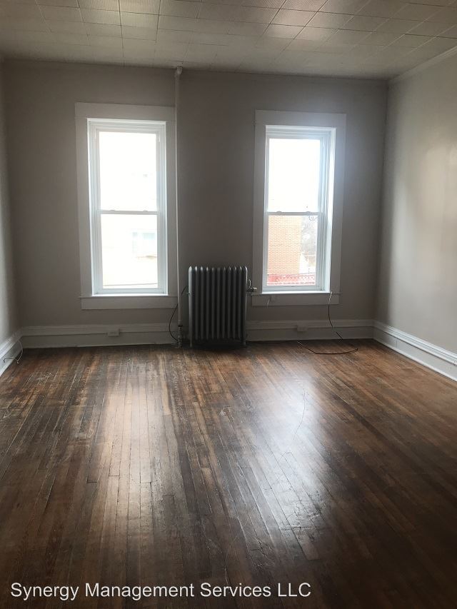 Foto del edificio - 215 W Washington St