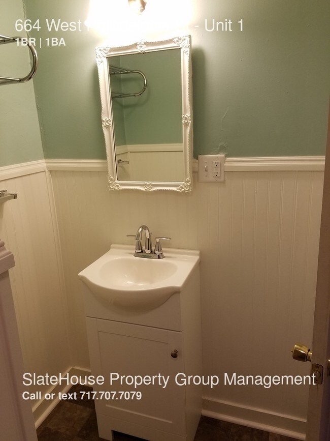 Building Photo - Newly Renovated 1 Bedroom Apt Rent Ready