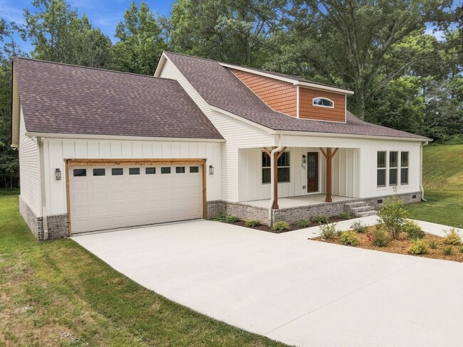 Building Photo - 211 Majestic Dr