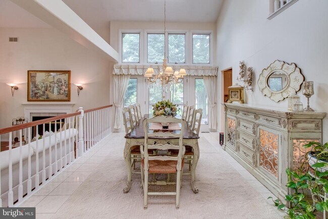 Building Photo - 307 Sayre Dr