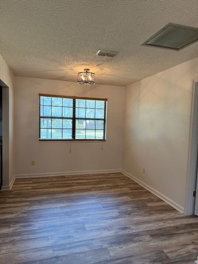 Foto del edificio - 3 Bedroom 2 Bath House