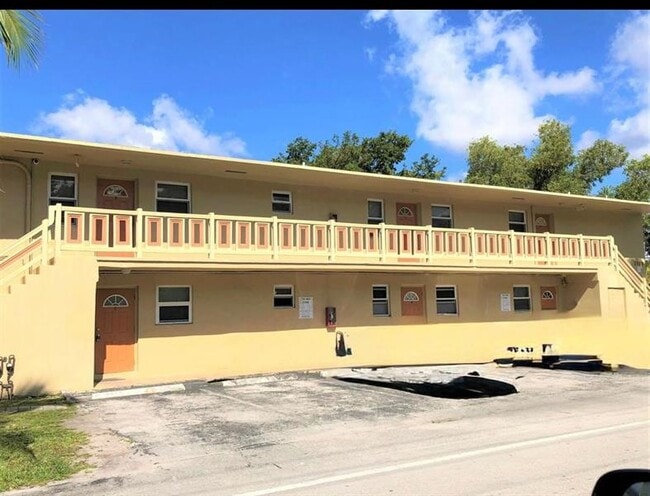 Building Photo - 1500 SW 5th Pl