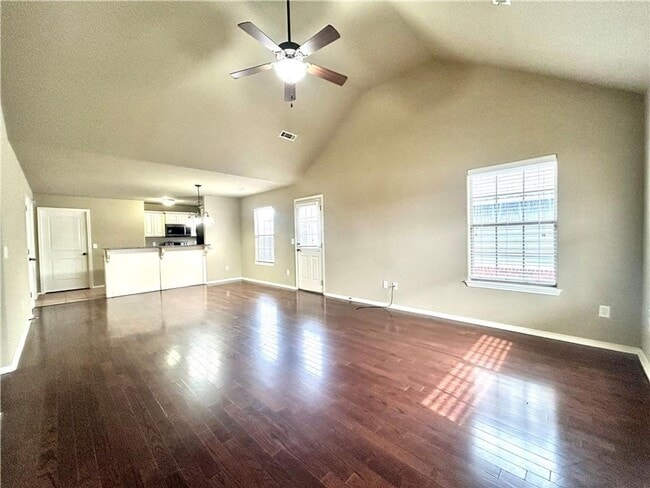 Building Photo - Craftsman style 3 bedroom 2 bath Home - Avail NOW!