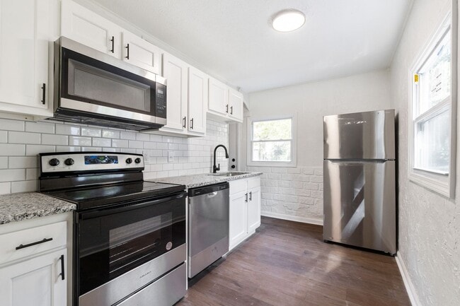 Building Photo - Charming 2BR Ranch Home with Modern Finishes and Spacious Yard