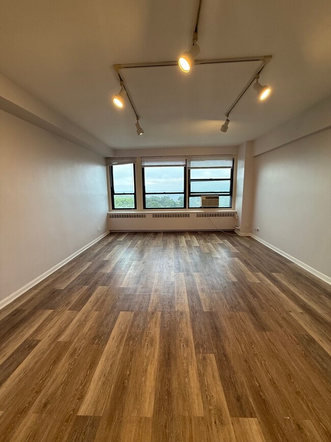 Foto del edificio - 4230 N Marine Dr