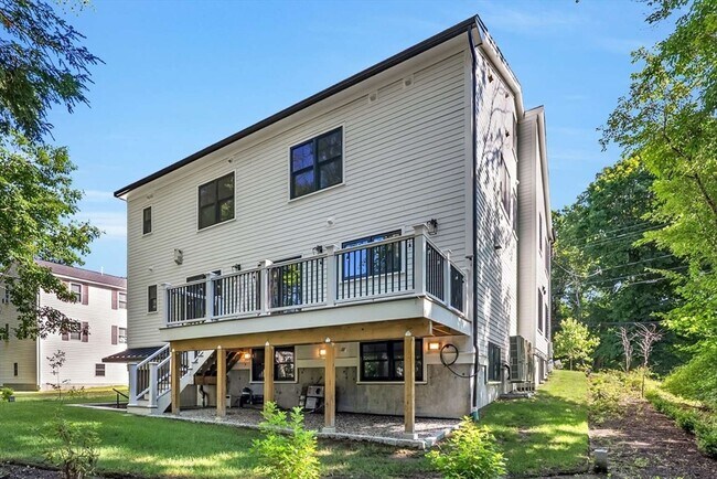 Foto del edificio - 311 Dedham Ave