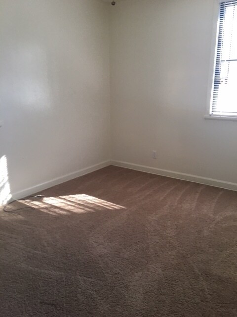 Primary Photo - 3 Bedroom / 1 Bath Close to VSU