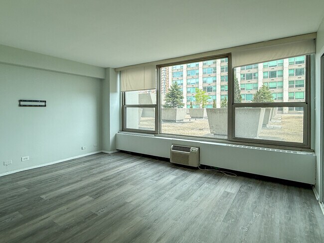 Foto del edificio - 3600 N Lake Shore Dr