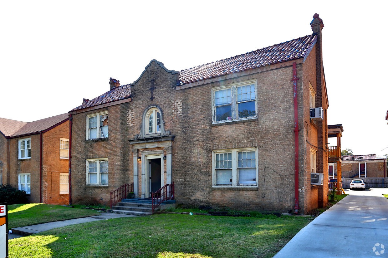 Building Photo - 714-718 NW 30th St