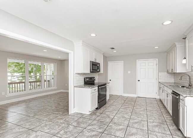 Foto del edificio - 636 Castlewood St